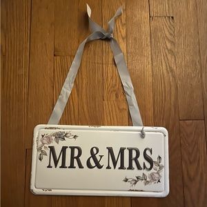 Mr and Mrs Sign
